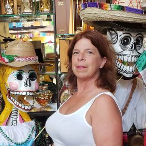 Meet your Posher, Debora